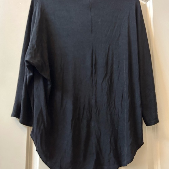 Chico’s Travelers Collection Black Scoop Neck Tunic Top. 3/4 sleeve. Made in USA - Picture 5 of 9